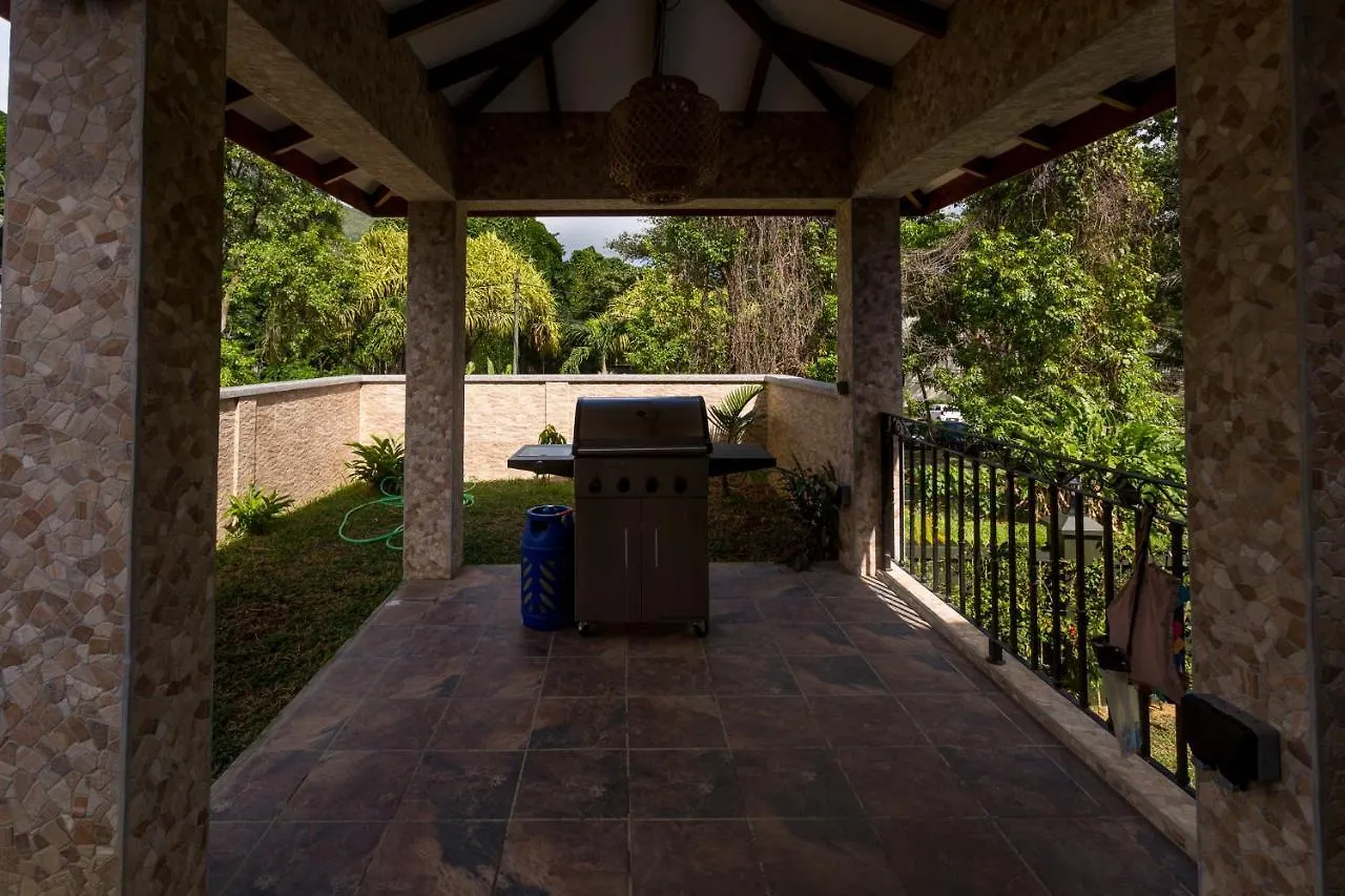 Beau Vallon Villa Chalets