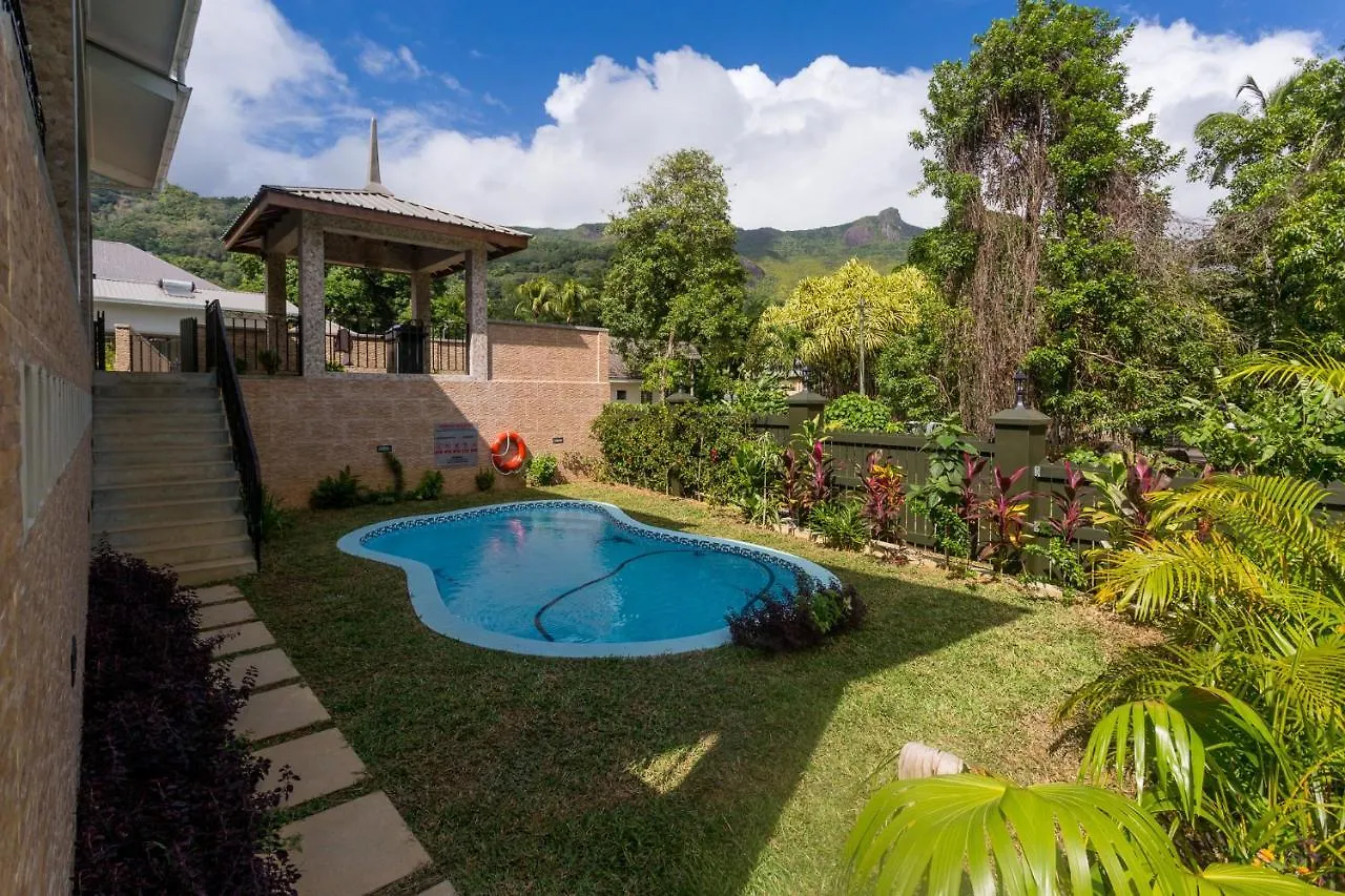 Beau Vallon Villa Chalets