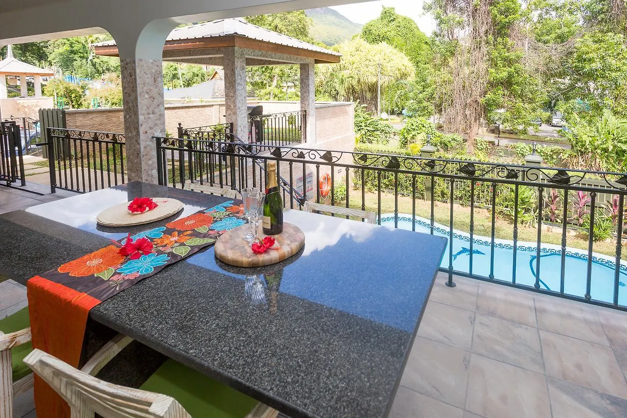 Beau Vallon Villa Chalets