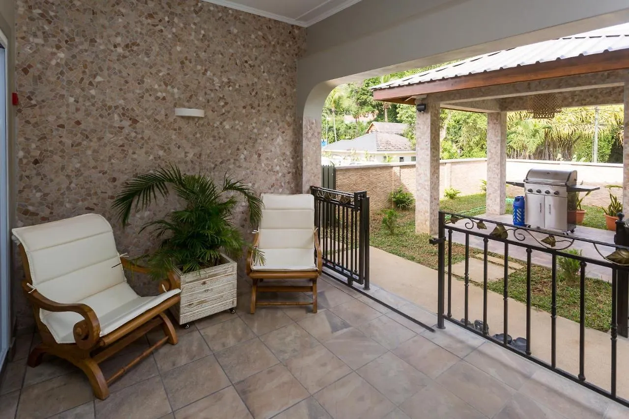 Beau Vallon Villa Chalets